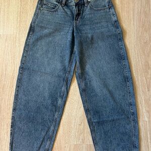 Hollister Taper Baggy Jeans – Size 8R / W29 | NWT